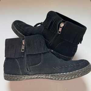 UGG Kennadi Women’s Suede Fringe Mocassin Ankle Boots - Size 7 Black